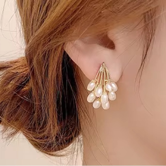 Fashion Jewelry Gold and Cream Pearl Drop Earrings - Picture 2 of 7